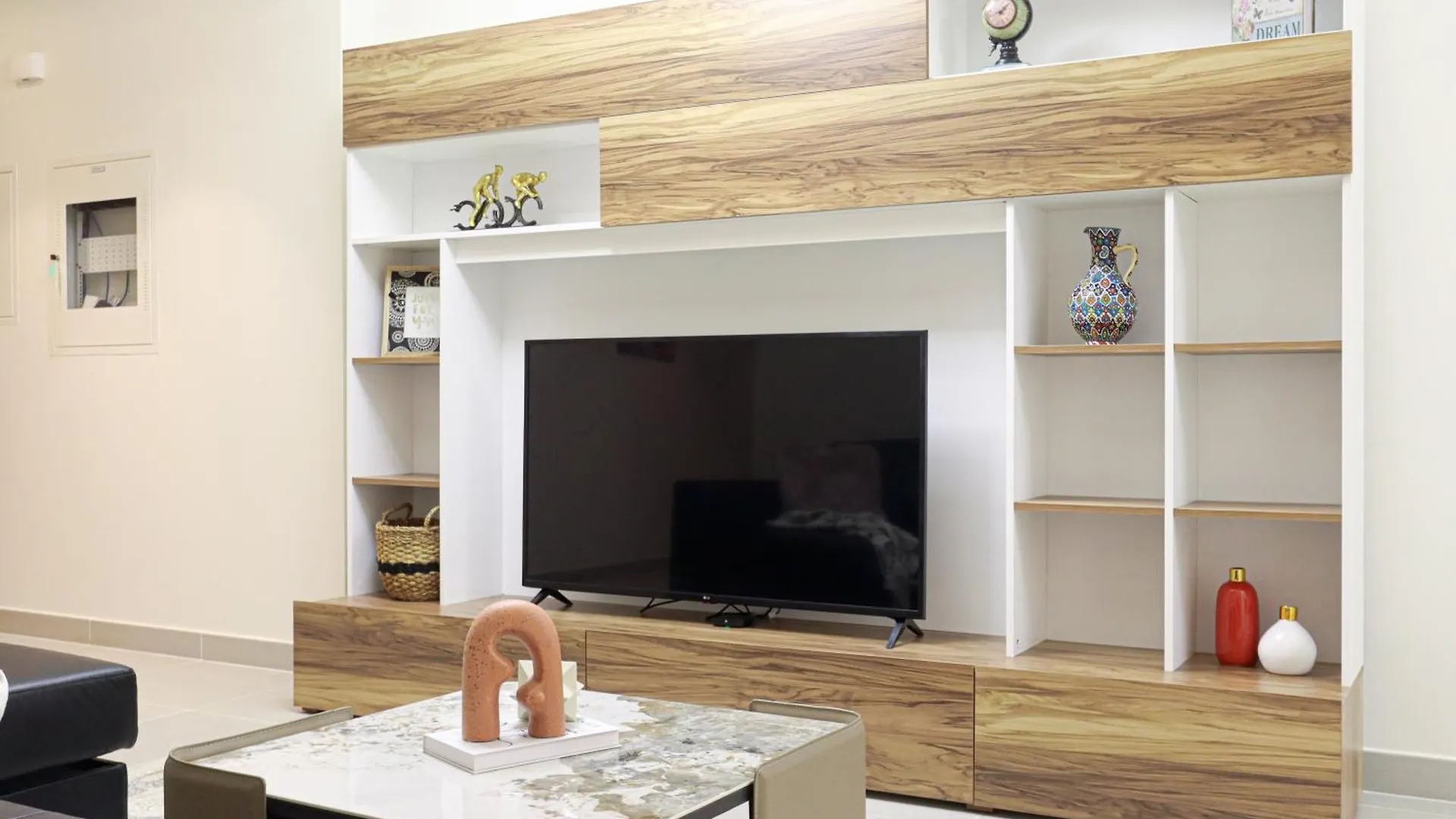 Apartman Higuests - Tranquil Luxury 1Br Apt In The Heart Of The City Dubaj