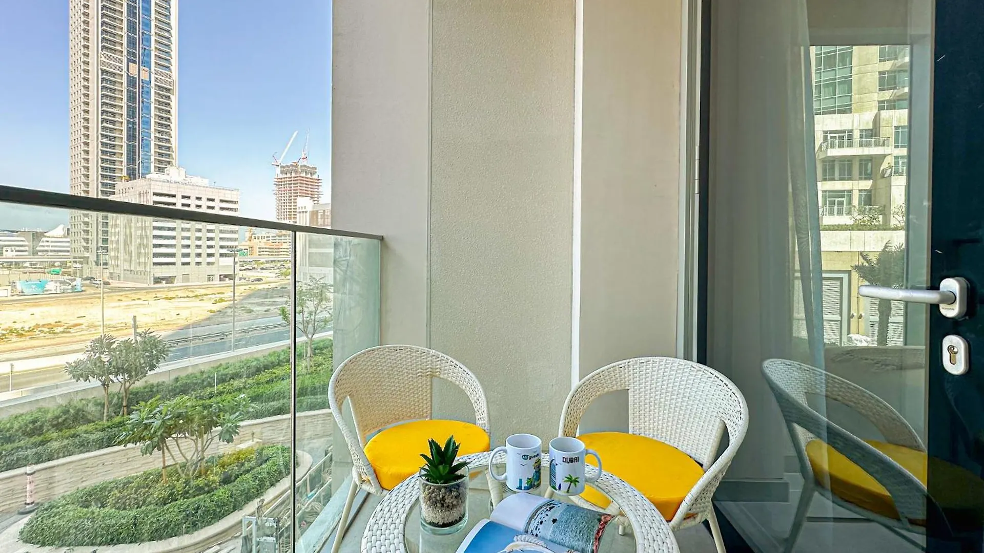 Apartman Higuests - Tranquil Luxury 1Br Apt In The Heart Of The City Dubaj
